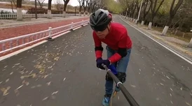 公厕daygaygay骚年老头：在公共空间中寻找自我认同与社会接纳的故事