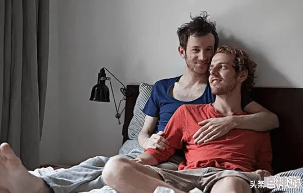 男同被猛男房东cao到哭gay，情感纠葛与欲望交织的故事引发热议，网友纷纷讨论背后的深层含义