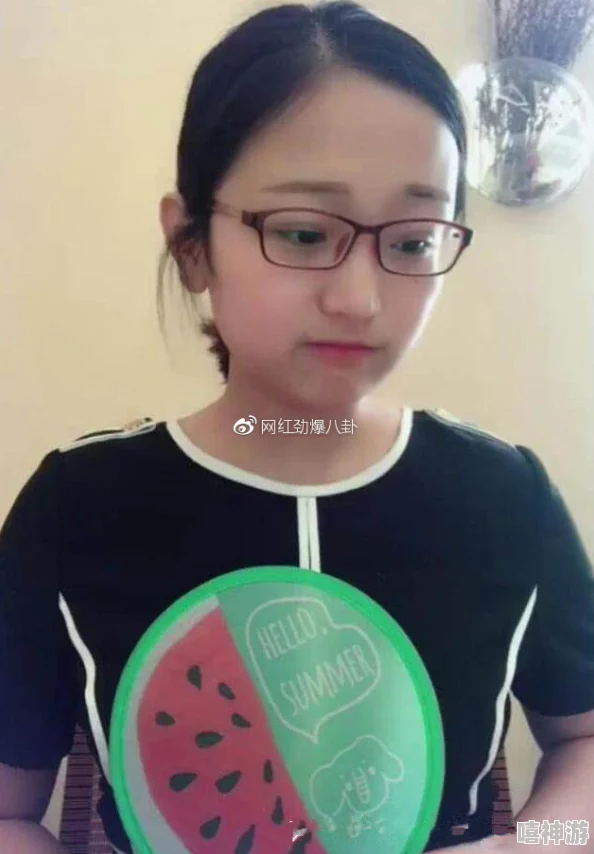 国产网红黑料吃瓜网站：揭露网络红人背后的真相与争议，网友热议不断引发关注