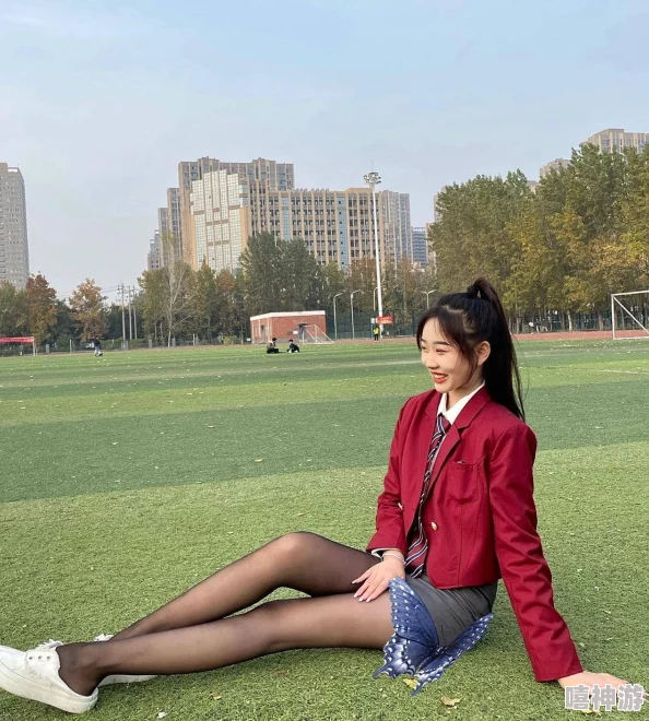 丝袜校花：校园内外的时尚风潮，展现青春活力与个性魅力，引发热议与关注的背后故事
