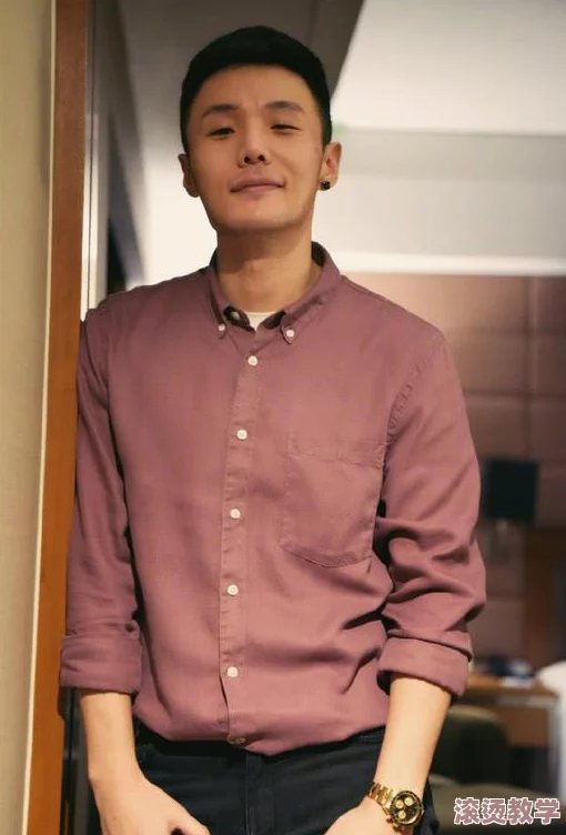 狠狠色丁婷婷综合久久：最新娱乐圈动态引发热议，明星们的私生活曝光，粉丝反应强烈！