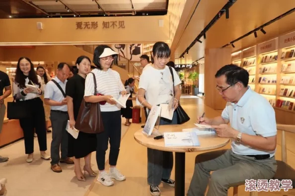 黄黄的小说：当代文学新星引发热议，读者纷纷讨论其作品中的社会现实与情感深度