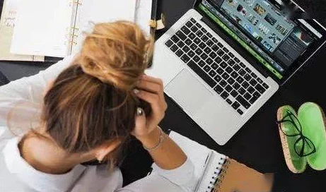 娇喘两分钟：当代年轻人如何在快节奏生活中寻找情感寄托与心理慰藉的深度思考