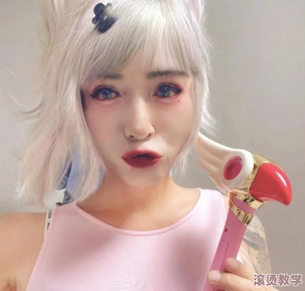 色自拍偷拍：近期社交媒体上流行的自拍风潮引发热议，网友们纷纷分享个人创意与独特视角！