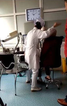 护士美妇浑圆硕大，竟然在医院内被拍摄并引发热议，网友们纷纷围观评论！