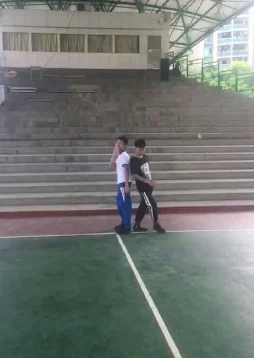 体育院校大猛攻变骚0，震惊全国！学生们意外展现惊人才艺，引发网友热议与争论！