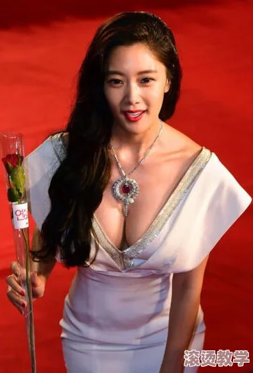 女明星放荡高h日常生活：最新绯闻曝光，某知名女星与富豪约会引发热议，网友纷纷围观评论！