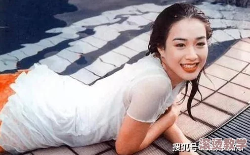 周妍希洗澡裸照曝光引发热议，网友们对其隐私和网络安全问题展开讨论，社交媒体纷纷发声