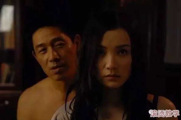 国产激情一级毛片久久久：震惊！某知名导演被曝参与黑幕交易，行业内幕引发广泛关注与讨论！