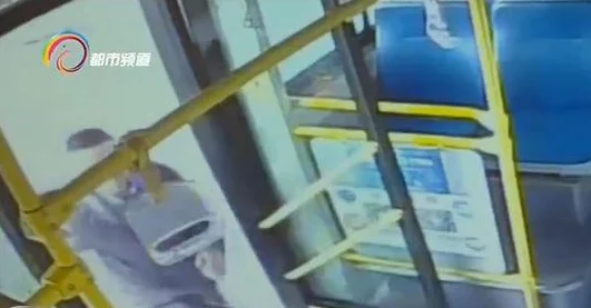 坐公交车被c了2个小时阅读，车厢内竟发生震惊事件，一男子涉嫌多次骚扰乘客！