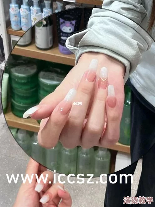 嫩白美女肉体棚棚拍摄影，展现时尚与艺术的完美结合，引发网友热议与关注，成为社交媒体新宠