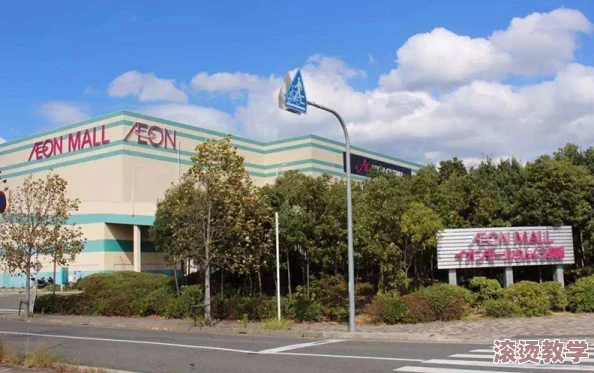 伊春园一路二路三路大象店新开业，吸引众多顾客前来体验独特购物乐趣与美食享受