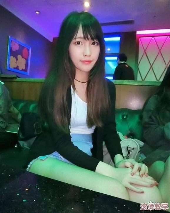 韩国主播美女大尺度视频引发热议，网友纷纷讨论其背后的故事与影响力，成为社交媒体的焦点话题