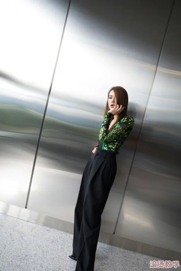 韩国美女：最新时尚潮流引领者，展现独特魅力与风格的完美结合，成为全球瞩目的焦点！