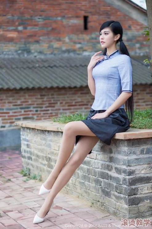 丰满熟妇五十路bbw：探讨中年女性身体形态与自我认同的关系及其在社会文化中的表现