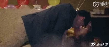 男女猛烈无遮挡动态视频引发热议，网友纷纷讨论其背后的社会现象与文化影响，相关话题持续升温