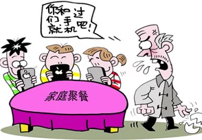 老人脱裤子叫老头玩，网友热议：这是无厘头搞笑还是社会现象的反映？
