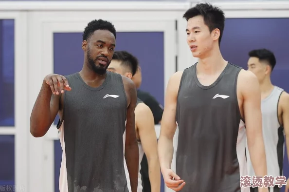马上踢足球攻略：高效替补球员选择与上场策略指南