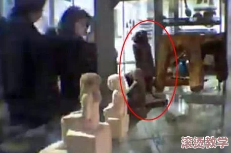 “沟厕后拍”惊现隐秘监控，百万网友热议视频背后的真相与冲击！