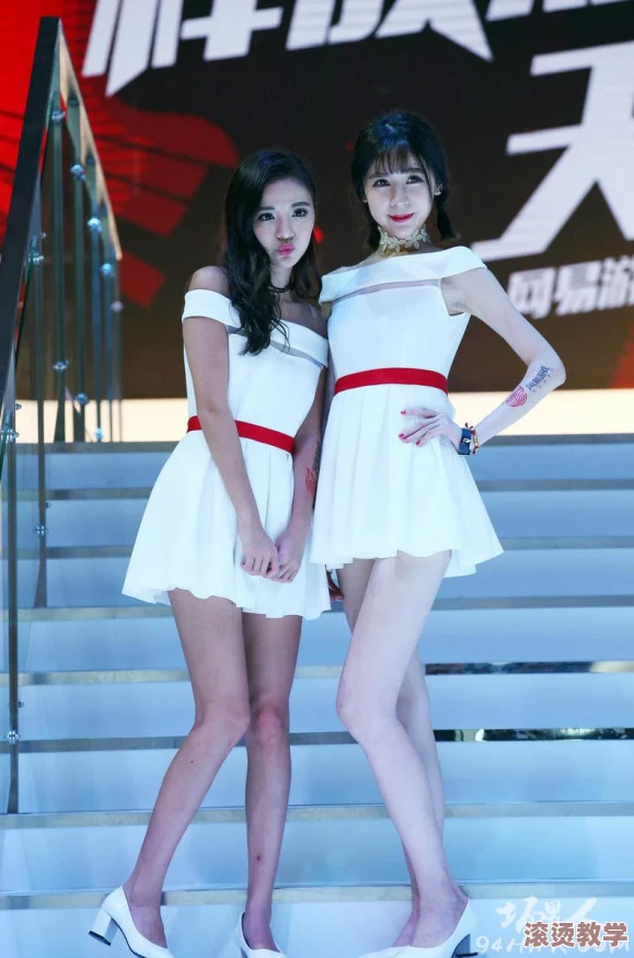 九色丨porny丨大长腿：轰动全网的大长腿模特惊现，打破审美界限引发热议，背后故事令人震惊！