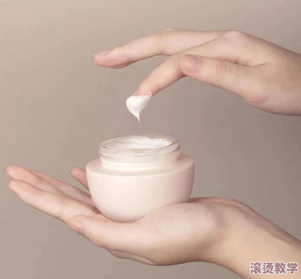 free嫩白的13sex性摘花 - 探讨护肤产品对肌肤美白效果的科学依据与使用技巧