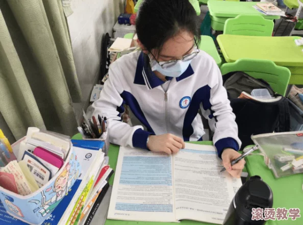 双性上课被同桌用震蛋折磨，校园暴力引发社会关注，专家呼吁加强心理健康教育与性别平等意识培养