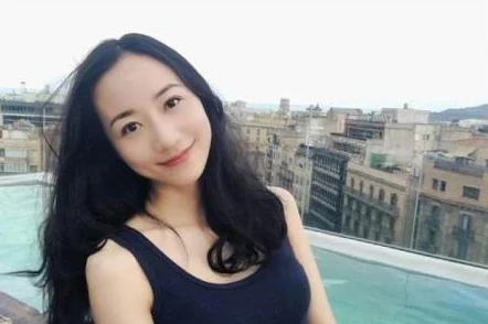 中出熟女：她的私生活曝光，竟与多位明星有过亲密关系，引发网友热议！