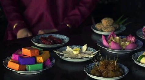 八重神子让旅行者吃大馒头说：在《原神》中体验美食与文化的交融，感受角色间的温情互动