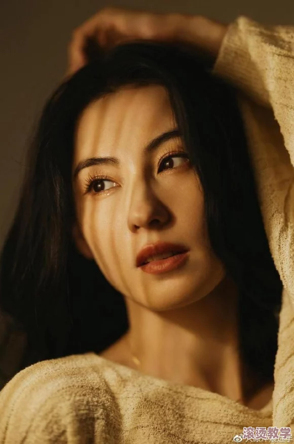 丰满少妇 麻豆av苏语棠：她的生活与事业交织，展现出不一样的魅力与坚韧