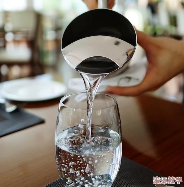 不要灌尿了好涨h，科学家发现过量饮水竟会导致严重健康风险，引发全球关注与讨论！